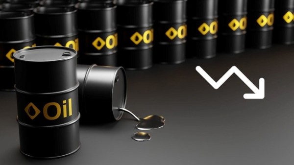 تراجع أسعار النفط وسط مخاوف وفرة الإمدادات وغموض إنتاج فنزويلا