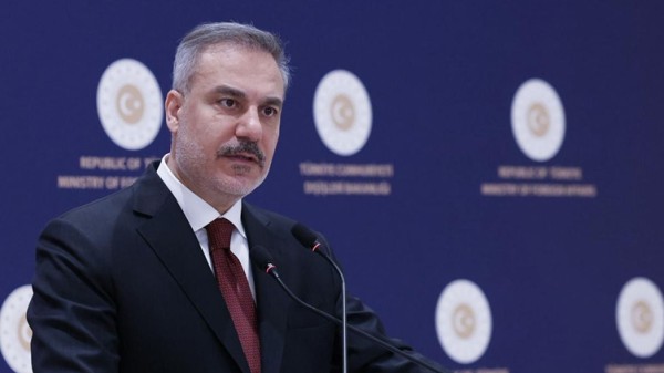 فيدان يكشف عن وساطة أمريكية "مكثفة" بين دمشق ووحدات حماية الشعب